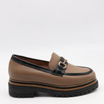 CHAUSSURES EN CUIR  À MORS DORÉ ET SEMELLE CRANTÉE