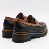 CHAUSSURES EN CUIR  À MORS DORÉ ET SEMELLE CRANTÉE