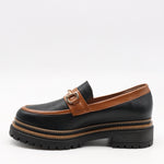 CHAUSSURES EN CUIR  À MORS DORÉ ET SEMELLE CRANTÉE