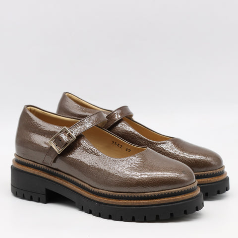 BABIES EN CUIR VERNIS FROISSÉ ET SEMELLE CRANTÉE