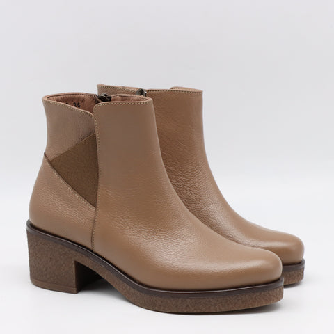 BOTTINES EN CUIR À TALONS CARRÉE