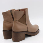 BOTTINES EN CUIR À TALONS CARRÉE