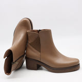 BOTTINES EN CUIR À TALONS CARRÉE