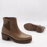BOTTINES EN CUIR À TALONS CARRÉE