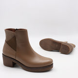 BOTTINES EN CUIR À TALONS CARRÉE