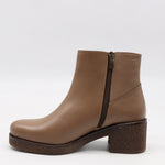 BOTTINES EN CUIR À TALONS CARRÉE