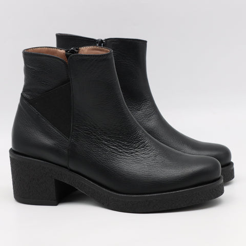BOTTINES EN CUIR À TALONS CARRÉE