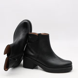 BOTTINES EN CUIR À TALONS CARRÉE