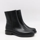 BOTTINES EN CUIR À TALONS CARRÉE