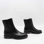 BOTTINES EN CUIR À TALONS CARRÉE