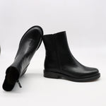 BOTTINES EN CUIR À TALONS CARRÉE