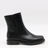 BOTTINES EN CUIR À TALONS CARRÉE