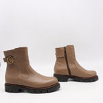 BOTTINES EN CUIR ET SEMELLE CRANTÉE