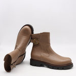 BOTTINES EN CUIR ET SEMELLE CRANTÉE