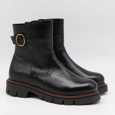 BOTTINES EN CUIR ET SEMELLE CRANTÉE