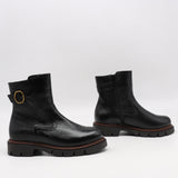 BOTTINES EN CUIR ET SEMELLE CRANTÉE