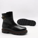 BOTTINES EN CUIR ET SEMELLE CRANTÉE
