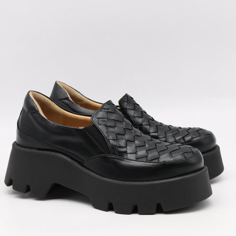 CHAUSSURES EN CUIR À SEMELLE CRANTÉE