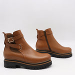 BOTTINES EN CUIR À SEMELLES CRANTÉE