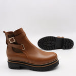 BOTTINES EN CUIR À SEMELLES CRANTÉE