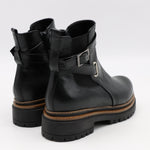 BOTTINES EN CUIR À SEMELLES CRANTÉE
