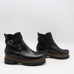 BOTTINES EN CUIR À SEMELLES CRANTÉE