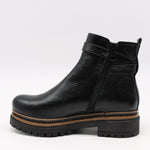 BOTTINES EN CUIR À SEMELLES CRANTÉE