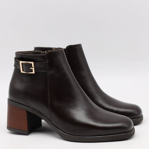 BOTTINES EN CUIR À TALONS CARRÉE
