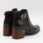 BOTTINES EN CUIR À TALONS CARRÉE