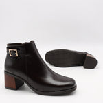 BOTTINES EN CUIR À TALONS CARRÉE