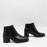 BOTTINES EN CUIR À TALONS CARRÉE