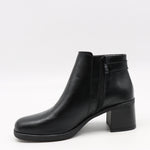 BOTTINES EN CUIR À TALONS CARRÉE