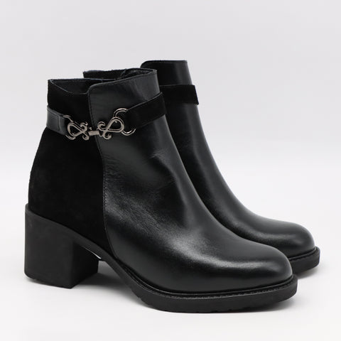 BOTTINES À TALONS EN CUIR