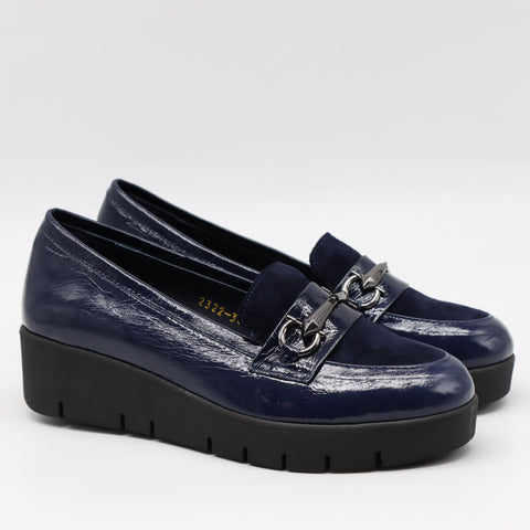 CHAUSSURES COMPENSÉES EN CUIR VERNIS