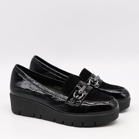 CHAUSSURES COMPENSÉES EN CUIR VERNIS