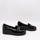 CHAUSSURES COMPENSÉES EN CUIR VERNIS