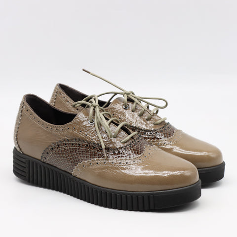 CHAUSSURES À LACETS EN CUIR VERNIS FROISSÉE