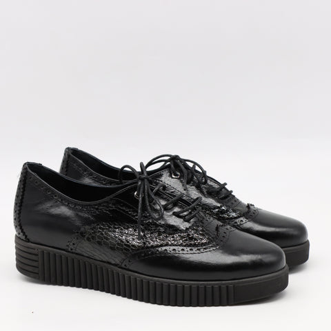 CHAUSSURES À LACETS EN CUIR VERNIS FROISSÉE