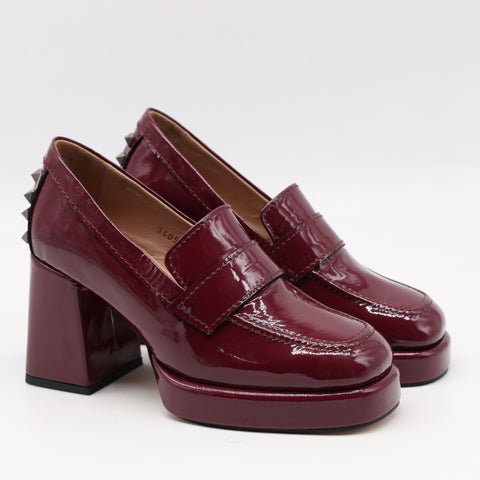 ESCARPINS À TALONS ET BOUT  EN CUIR VERNIS