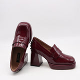 ESCARPINS À TALONS ET BOUT  EN CUIR VERNIS
