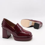 ESCARPINS À TALONS ET BOUT  EN CUIR VERNIS