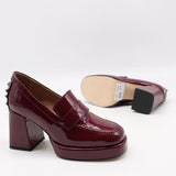 ESCARPINS À TALONS ET BOUT  EN CUIR VERNIS