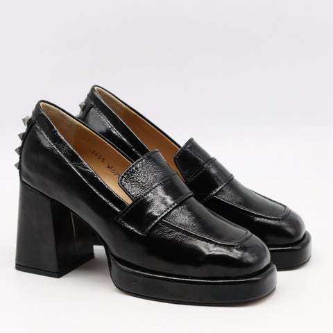 ESCARPINS À TALONS ET BOUT  EN CUIR VERNIS