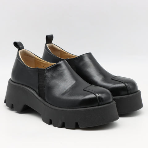 CHAUSSURES EN CUIR À SEMELLE CRANTÉE