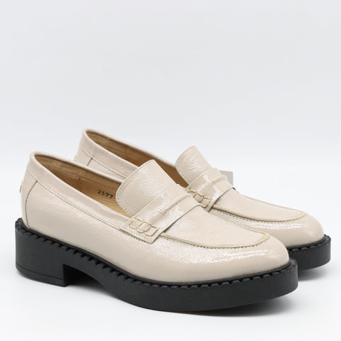 CHAUSSURES EN CUIR VERNIS