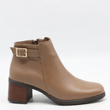 BOTTINES EN CUIR À TALONS CARRÉE