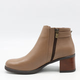 BOTTINES EN CUIR À TALONS CARRÉE