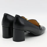 ESCARPINS EN CUIR À BOUT CARRÉ ET MORS DORÉ