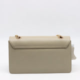 SAC À MAIN EN CUIR ET CHAÎNE DORÉ