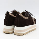 BASKETS À LACETS EN DAIM CUIR ET SEMELLE COMPENSÉE CRANTÉE